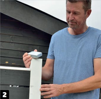 Utedusj inspirasjon: Gi alle tre stolper en stolpehatt i toppen. Utedusj inspirasjon: Gi alle tre stolper en stolpehatt i toppen.